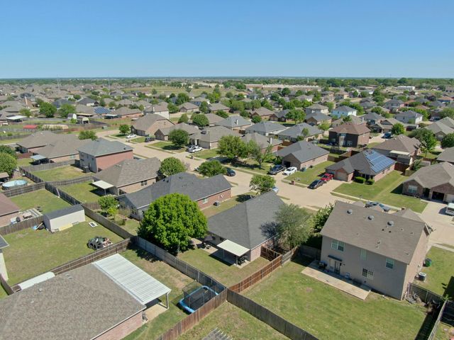 215 Stable Drive, Waxahachie, TX 75165