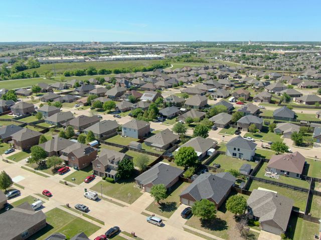 215 Stable Drive, Waxahachie, TX 75165