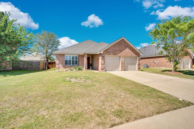 215 Stable Drive, Waxahachie, TX 75165