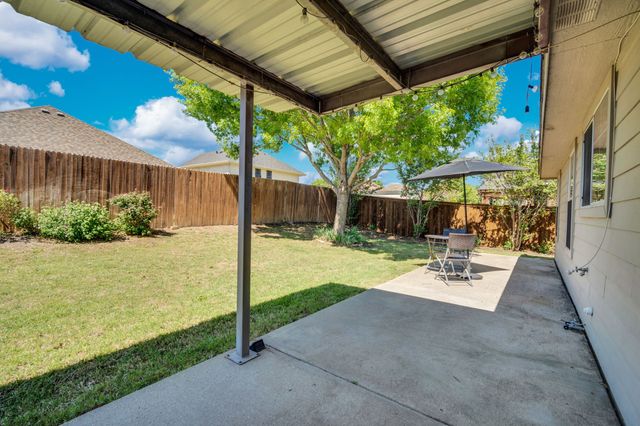 215 Stable Drive, Waxahachie, TX 75165