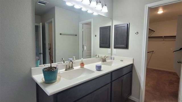 610 Lake View Drive, Montgomery, TX 77356