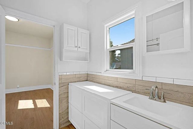 655 E 50th Street, Los Angeles, CA 90011