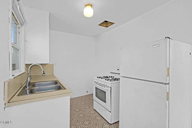 655 E 50th Street, Los Angeles, CA 90011