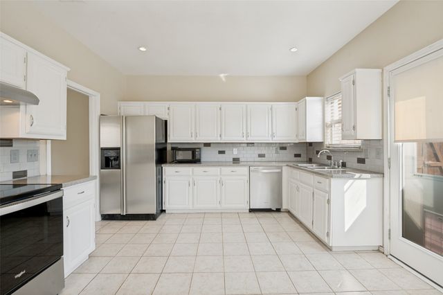 2155 Arbor Creek Drive, Carrollton, TX 75010