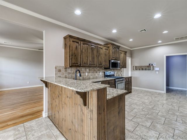 12318 E 69th Street North, Owasso, OK 74055