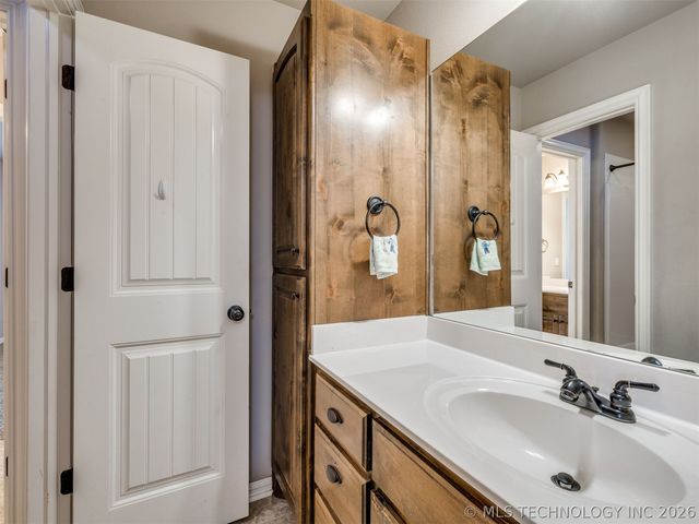 12318 E 69th Street North, Owasso, OK 74055