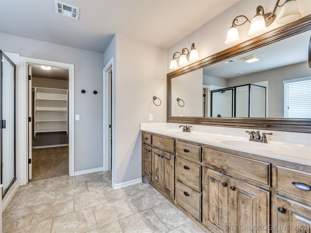 12318 E 69th Street North, Owasso, OK 74055
