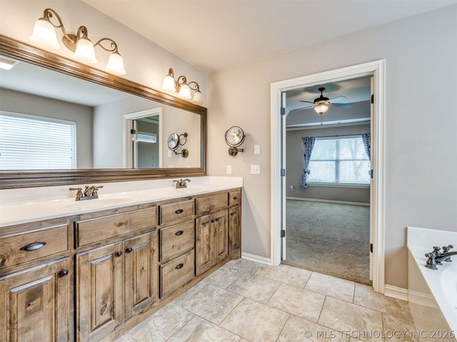 12318 E 69th Street North, Owasso, OK 74055