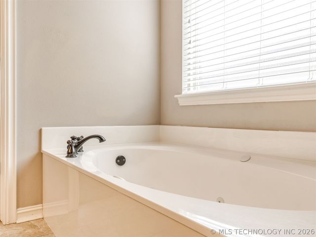 12318 E 69th Street North, Owasso, OK 74055
