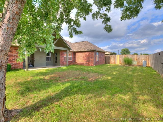 12318 E 69th Street North, Owasso, OK 74055