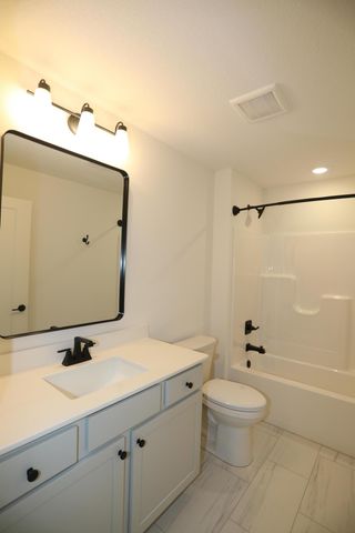 4400 KINGSTON HEATH DR, Columbia, MO 65201