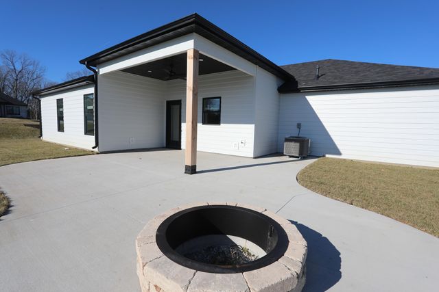 4400 KINGSTON HEATH DR, Columbia, MO 65201