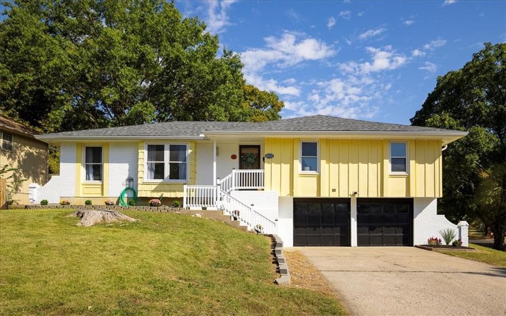 10925 Harrison Street, Kansas City, MO 64131