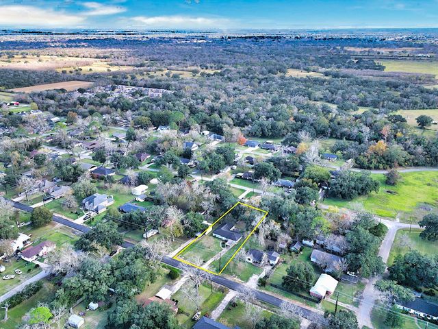 906 Avenue A, Sweeny, TX 77480