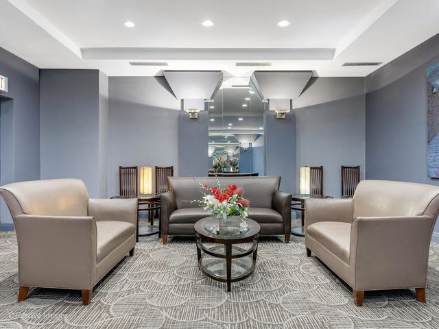 6157 N Sheridan Road 9J, Chicago, IL 60660