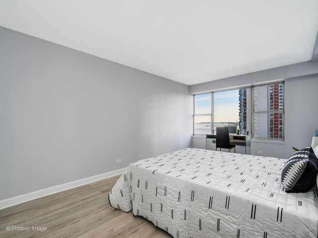 6157 N Sheridan Road 9J, Chicago, IL 60660