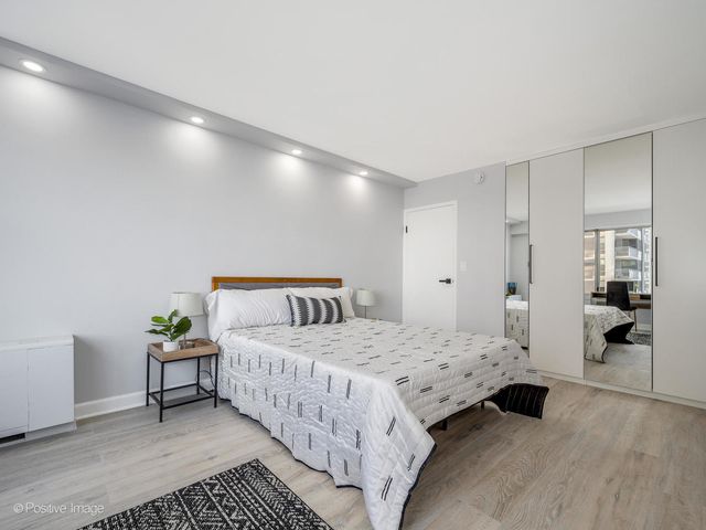 6157 N Sheridan Road 9J, Chicago, IL 60660