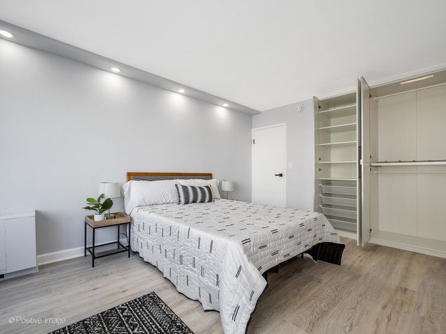 6157 N Sheridan Road 9J, Chicago, IL 60660