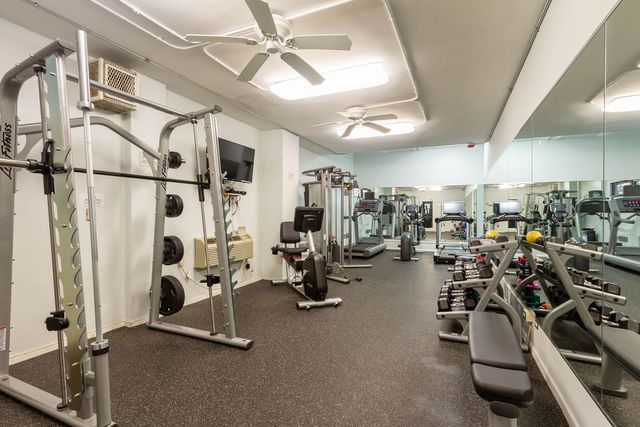 6157 N Sheridan Road 9J, Chicago, IL 60660