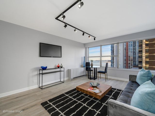 6157 N Sheridan Road 9J, Chicago, IL 60660