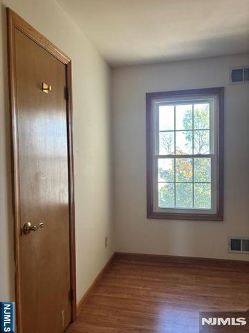 180 Arlington Avenue, Clifton, NJ 07011
