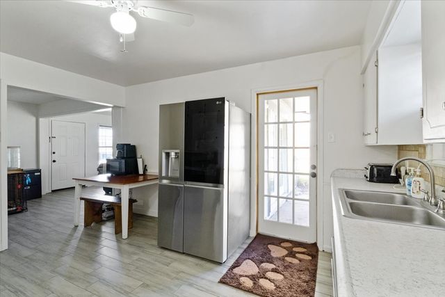 716 N Cummings Drive, Alvarado, TX 76009