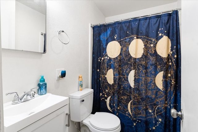 716 N Cummings Drive, Alvarado, TX 76009