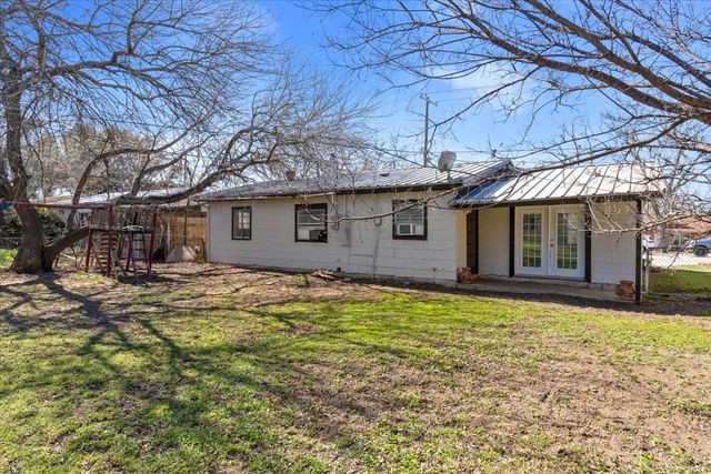 716 N Cummings Drive, Alvarado, TX 76009