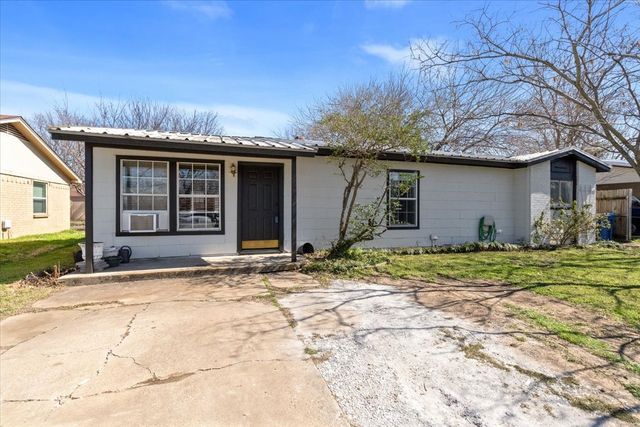 716 N Cummings Drive, Alvarado, TX 76009
