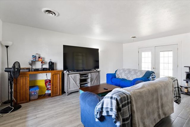 716 N Cummings Drive, Alvarado, TX 76009