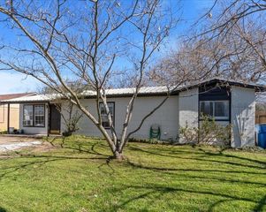 716 N Cummings Drive, Alvarado, TX 76009