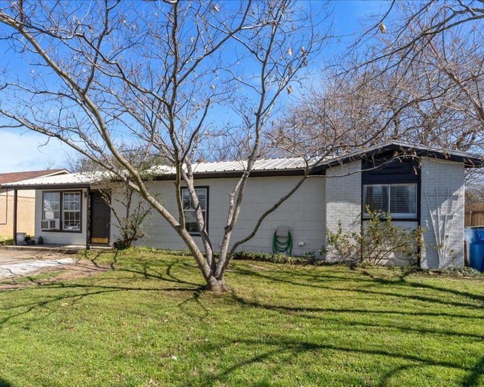 716 N Cummings Drive, Alvarado, TX 76009