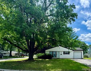 1401 Peace Drive, Belleville, IL 62220