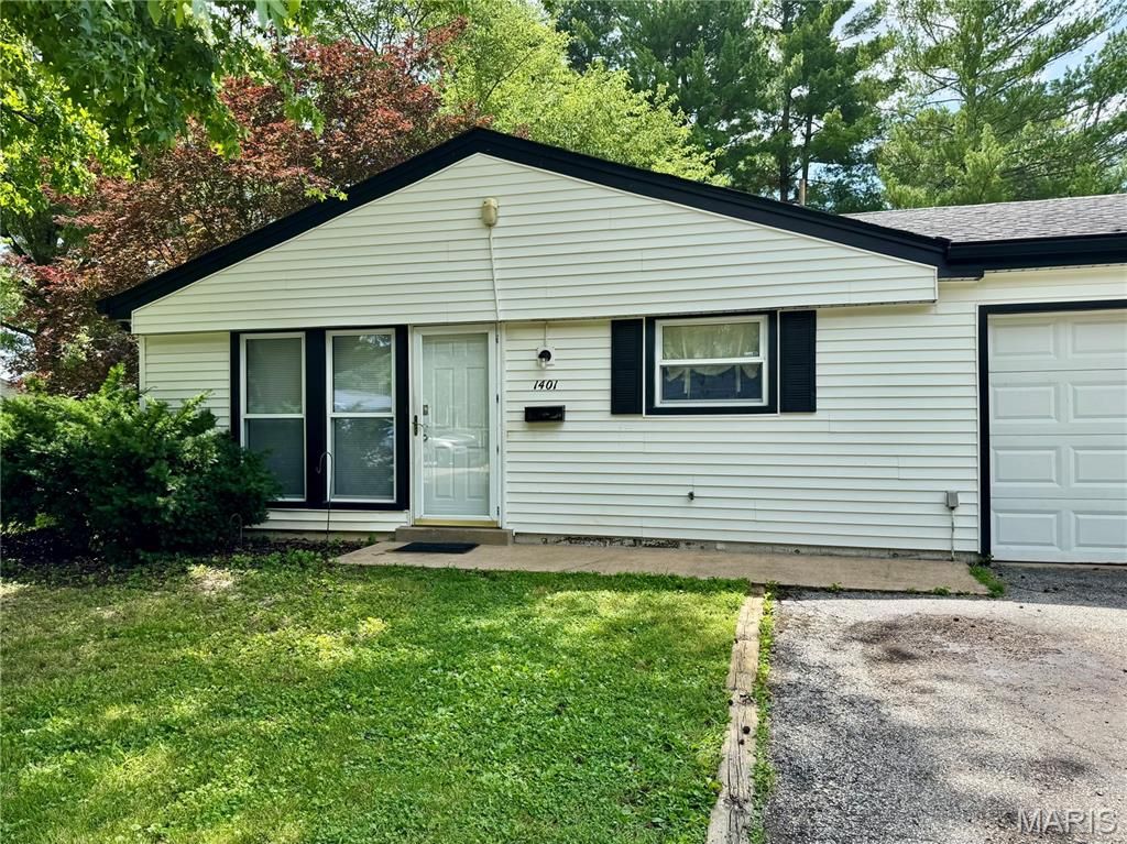 Image 3 of property listing at 1401 Peace Drive, Belleville, IL 62220