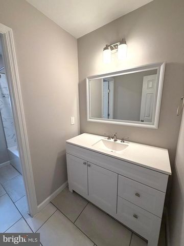 66 W CENTER AVE, Maple Shade, NJ 08052