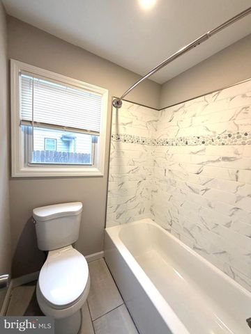 66 W CENTER AVE, Maple Shade, NJ 08052