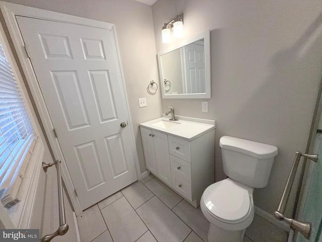 66 W CENTER AVE, Maple Shade, NJ 08052