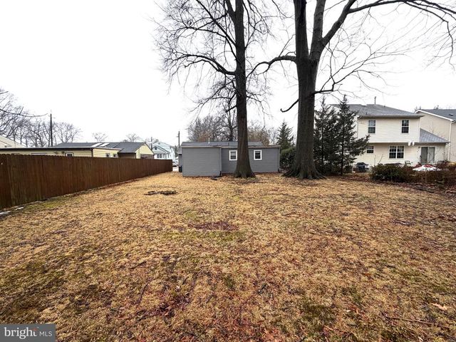 66 W CENTER AVE, Maple Shade, NJ 08052