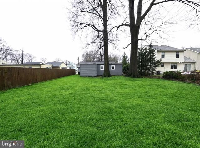 66 W CENTER AVE, Maple Shade, NJ 08052