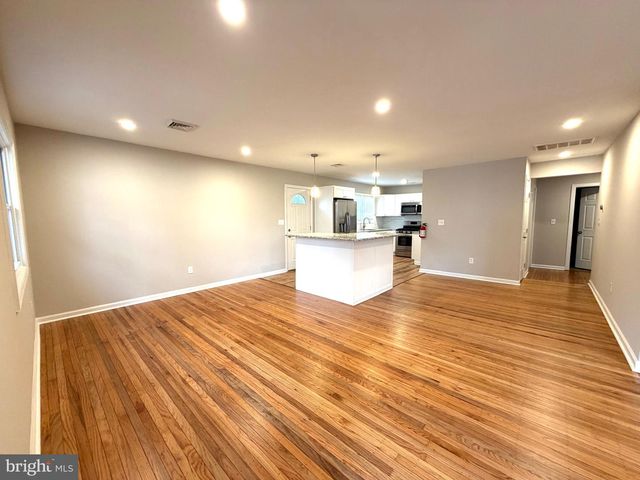 66 W CENTER AVE, Maple Shade, NJ 08052