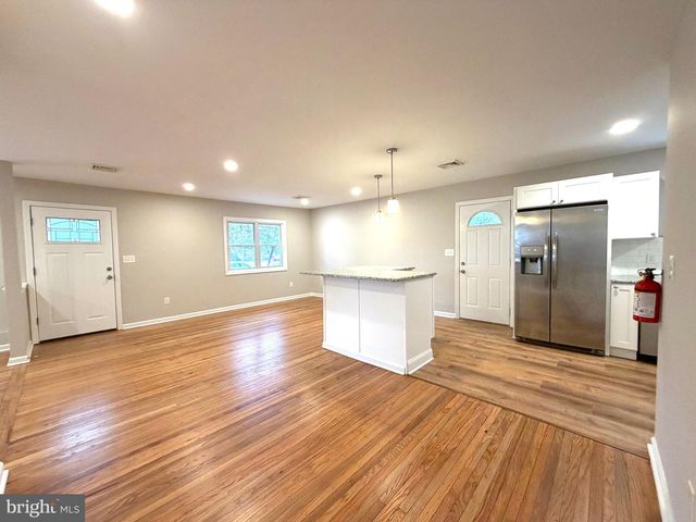 66 W CENTER AVE, Maple Shade, NJ 08052