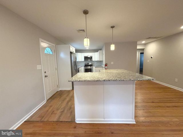 66 W CENTER AVE, Maple Shade, NJ 08052