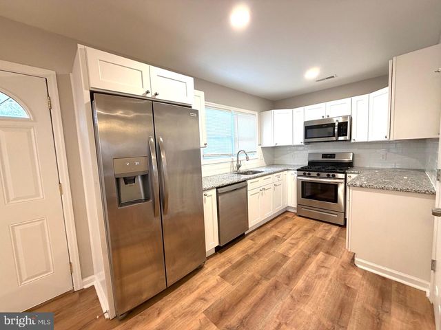 66 W CENTER AVE, Maple Shade, NJ 08052