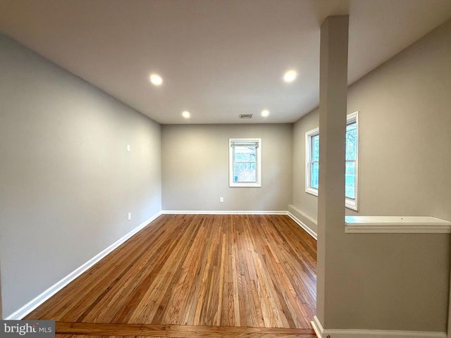 66 W CENTER AVE, Maple Shade, NJ 08052