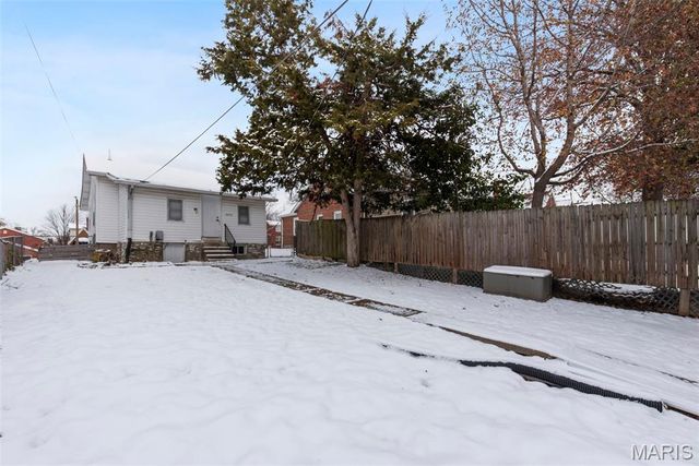 6650 Pernod Avenue, St Louis, MO 63139