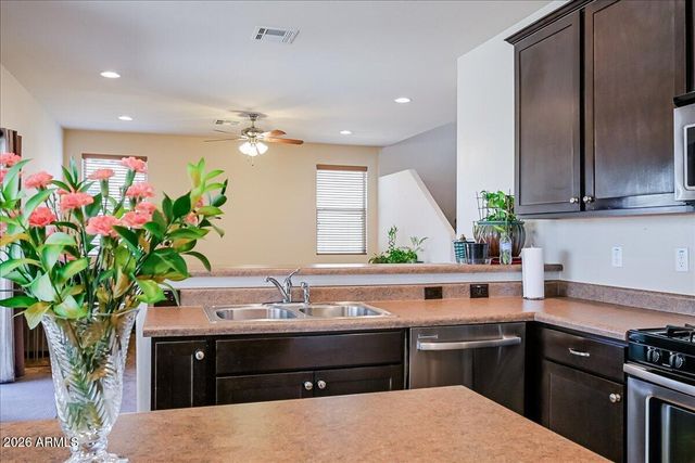 7318 W MIDWAY Avenue, Glendale, AZ 85303