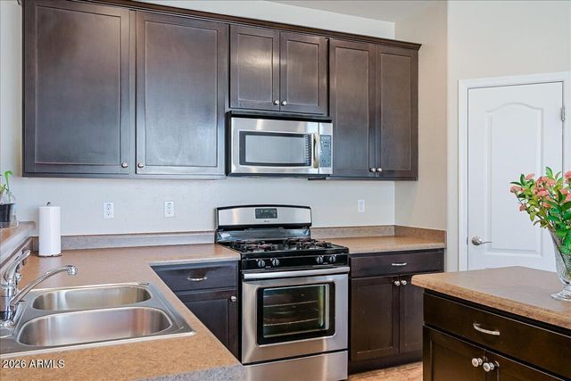 7318 W MIDWAY Avenue, Glendale, AZ 85303