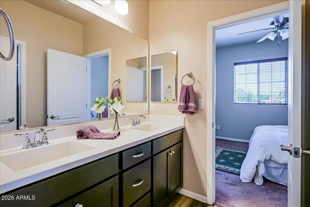 7318 W MIDWAY Avenue, Glendale, AZ 85303