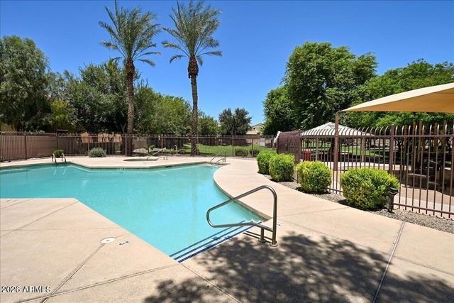 7318 W MIDWAY Avenue, Glendale, AZ 85303