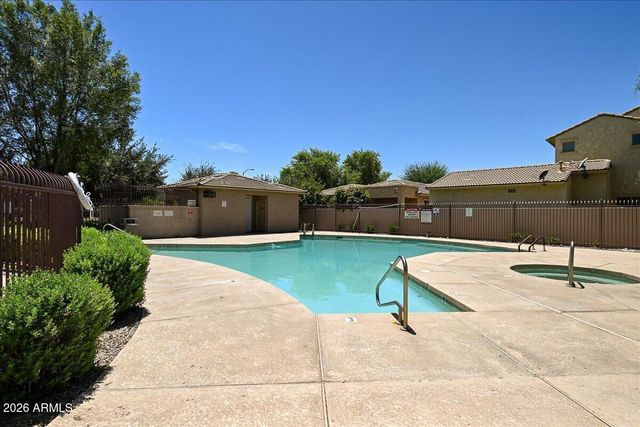 7318 W MIDWAY Avenue, Glendale, AZ 85303